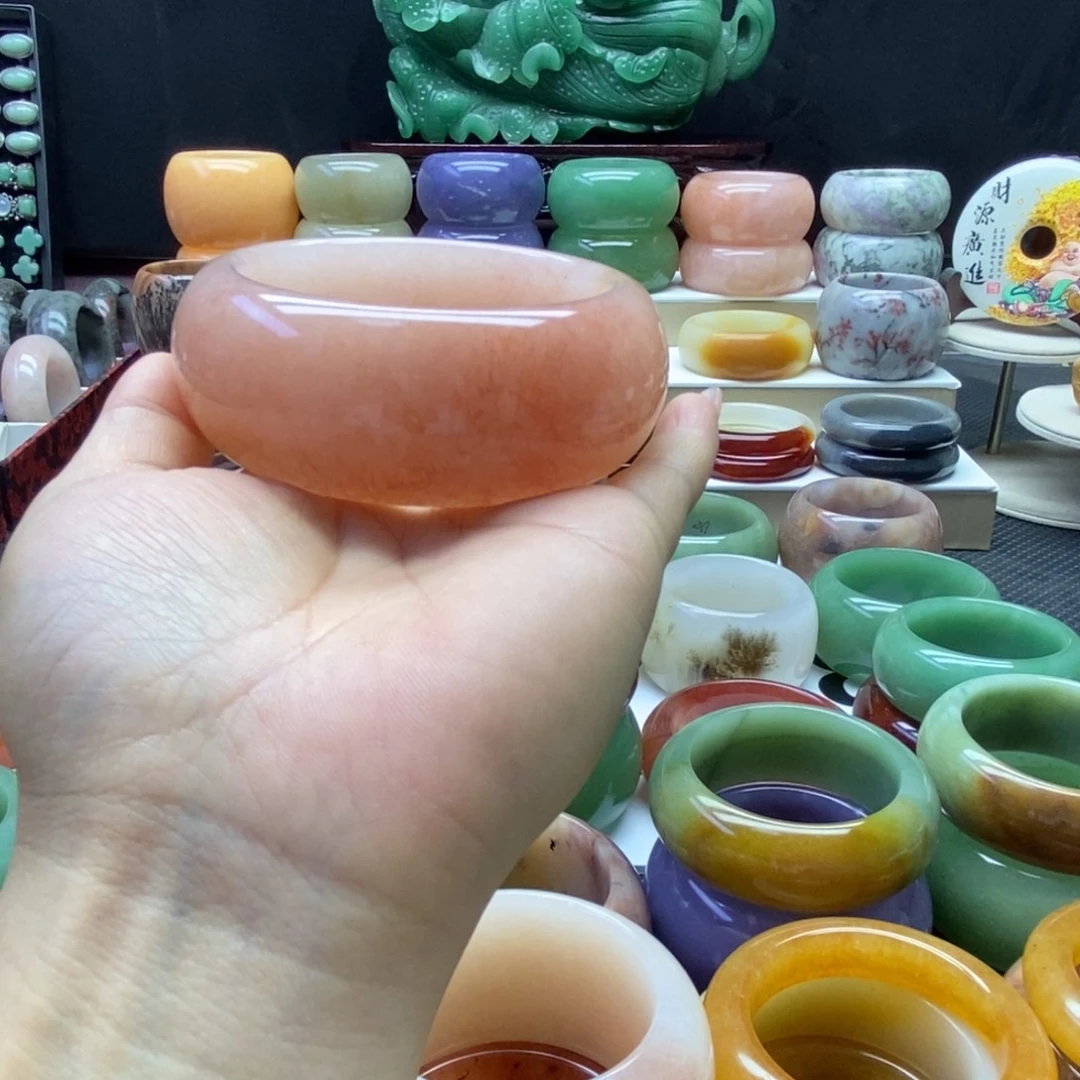 比***丘石英质玉未镶嵌手镯