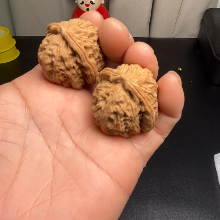 淡***然桃核吊坠白狮子35