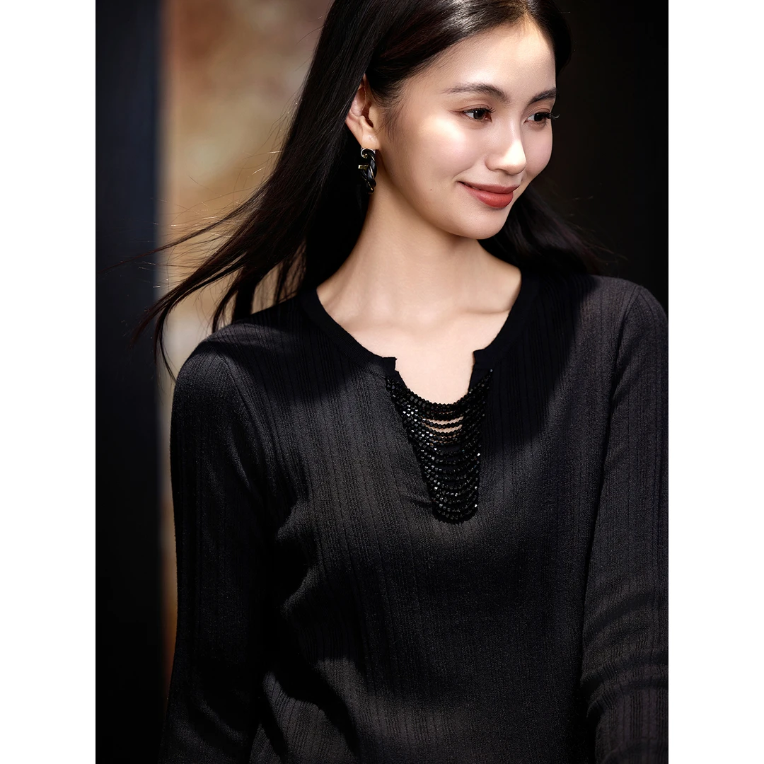 DUCURNO时尚串珠V领黑色针织T恤女2025秋季新款气质修身显瘦上衣