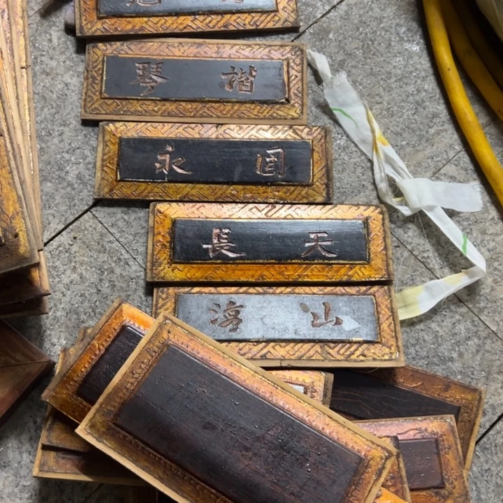 不***葱香榧木老木雕花板艺术