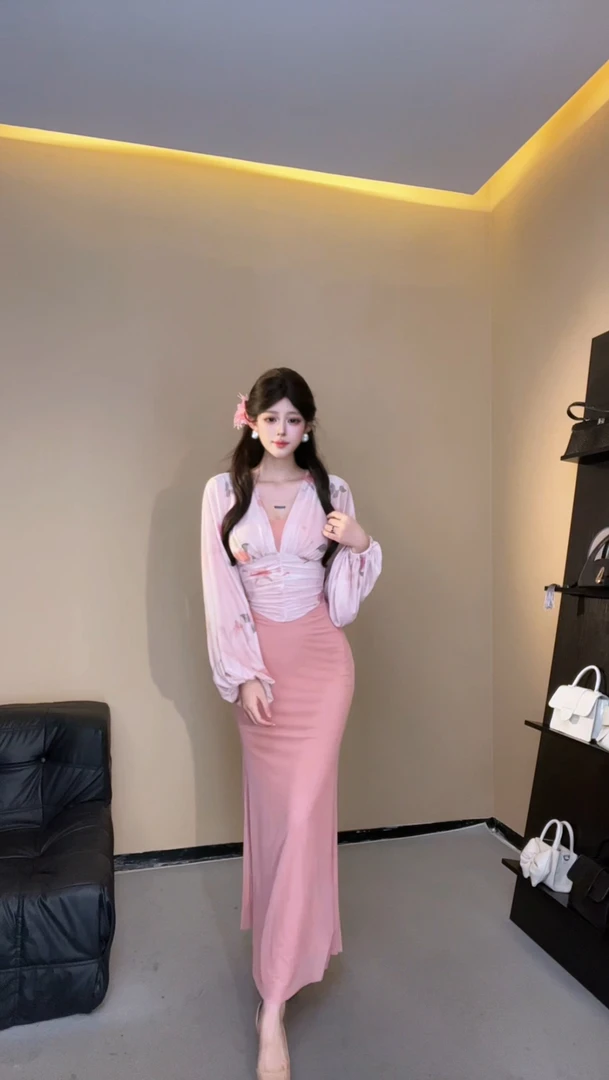 XQIN【桃之夭夭】气质性感纯欲小众带袖包臀连衣裙QXQHZ52023