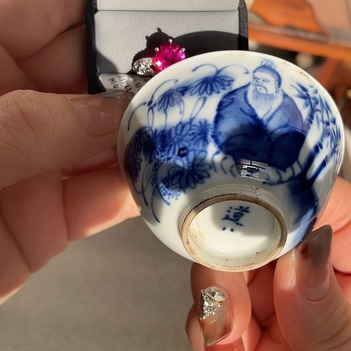 陶爱手串瓷器瓷器上