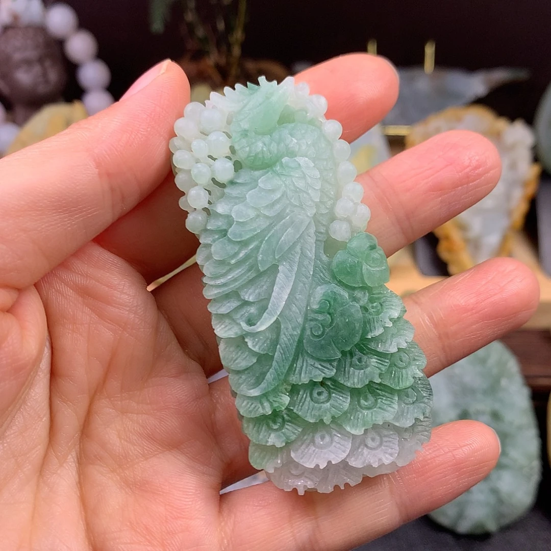 定制翡翠未镶嵌孔雀
