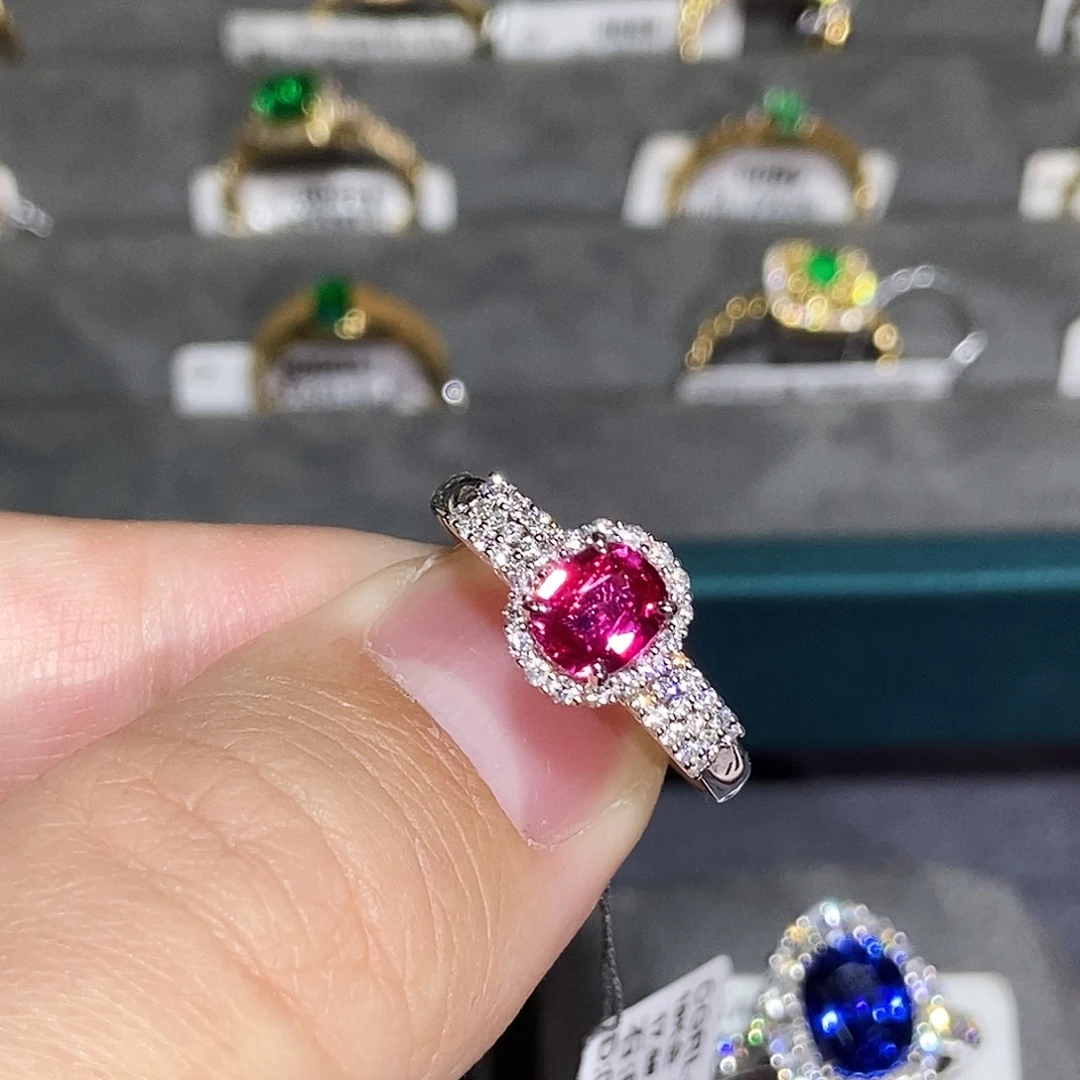 红宝石18K金镶嵌戒指0.76克拉