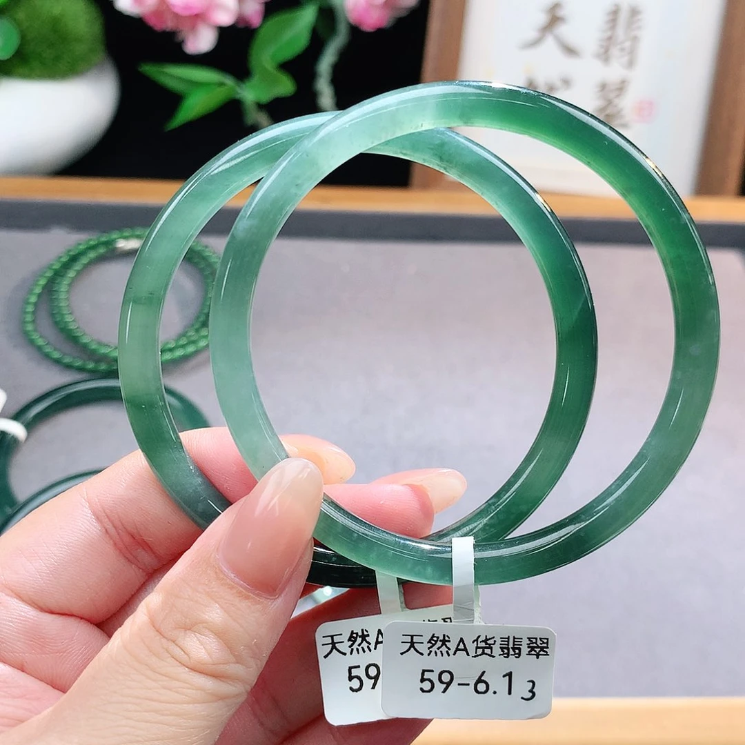 未镶嵌手镯（圆镯）翡翠