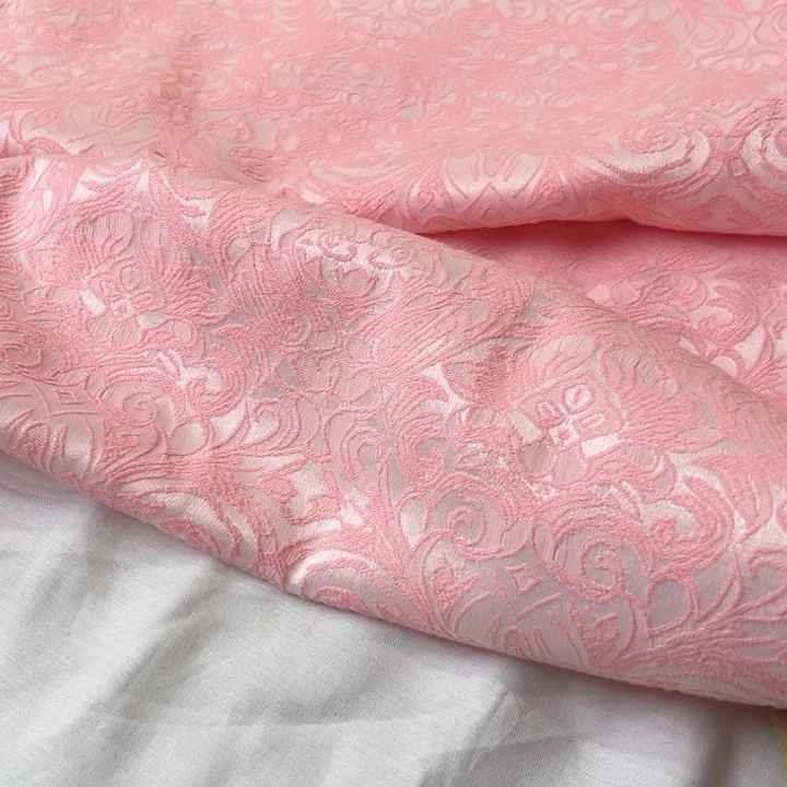 粉色提花1.5米。