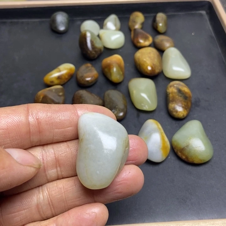 美***然和田玉（糖玉）未镶嵌珠宝奇石