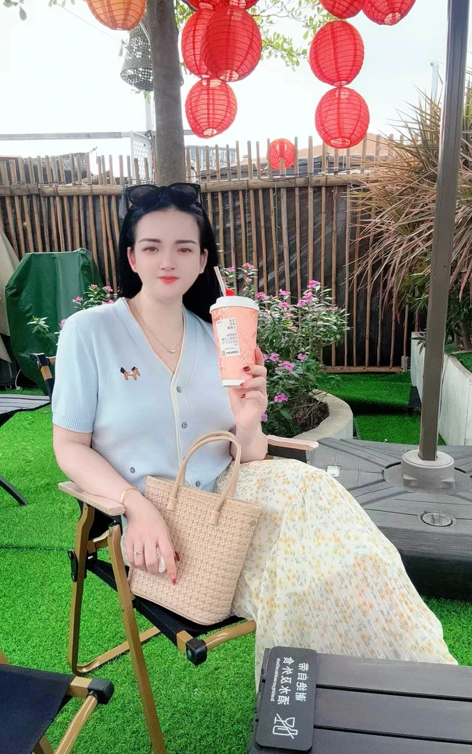 百搭显瘦针织薄款上衣