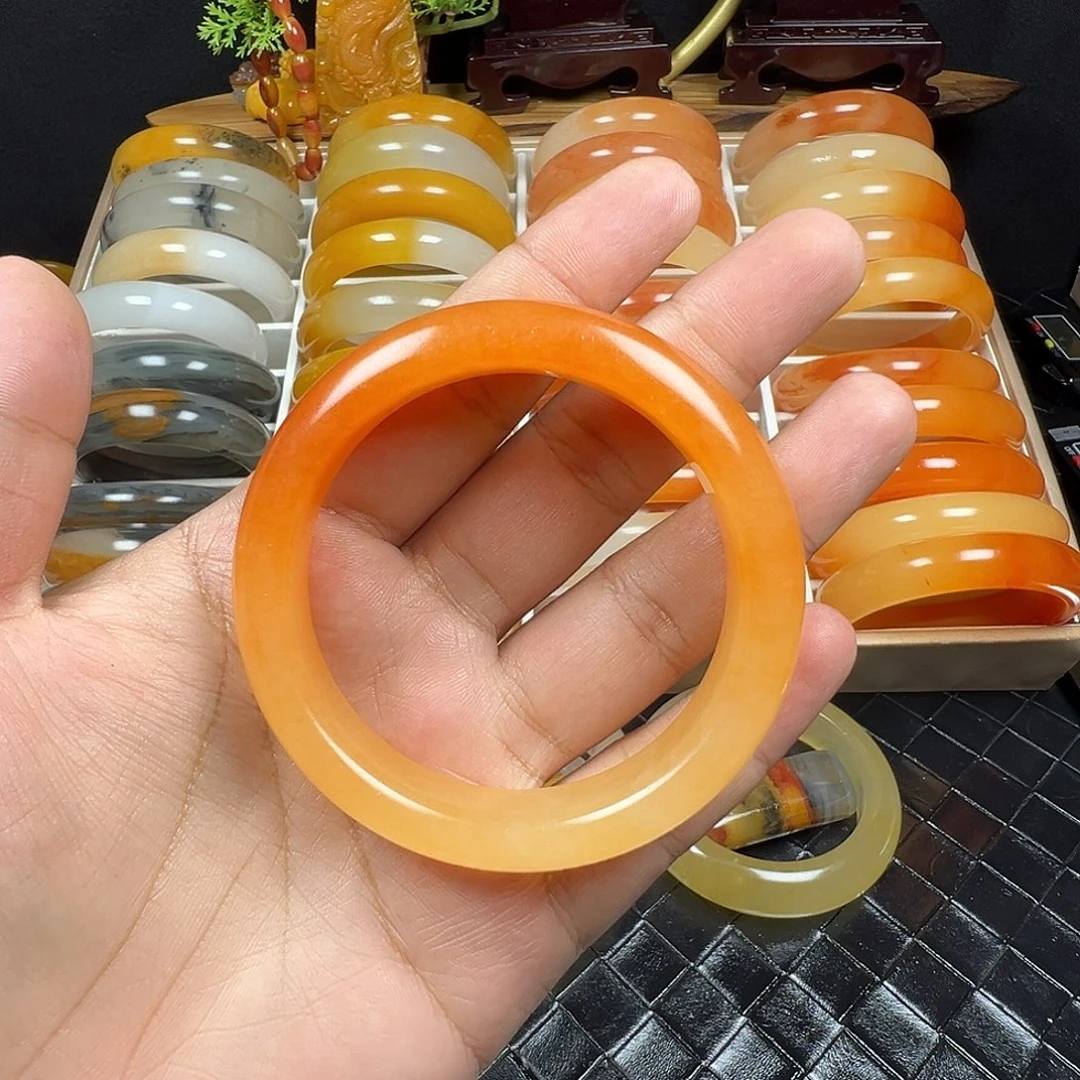 任***心石英质玉（黄龙玉）未镶嵌手镯