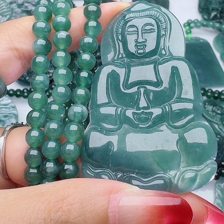 翡翠未镶嵌颈饰多样性发其一