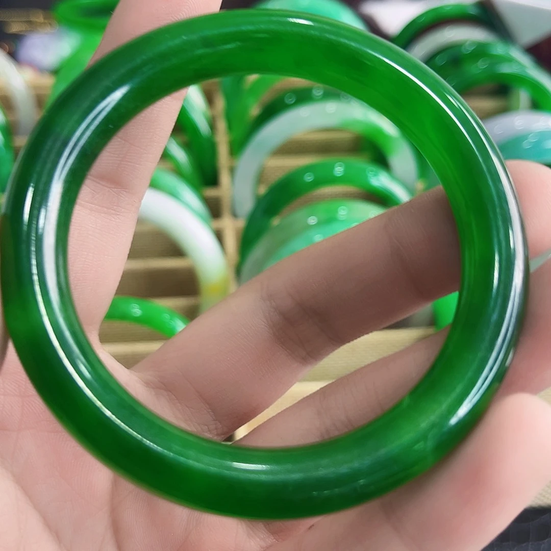 翡翠手镯未镶嵌甲****）多样性