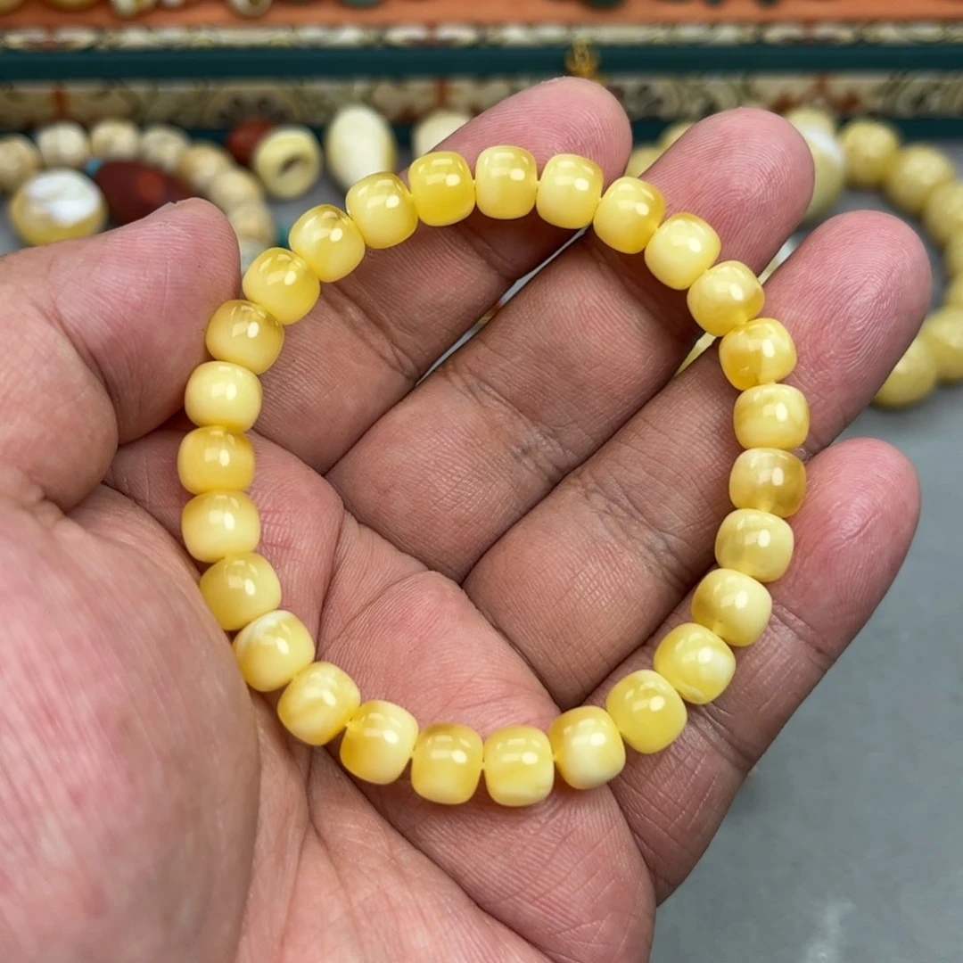 未镶嵌琥珀珠宝奇石80