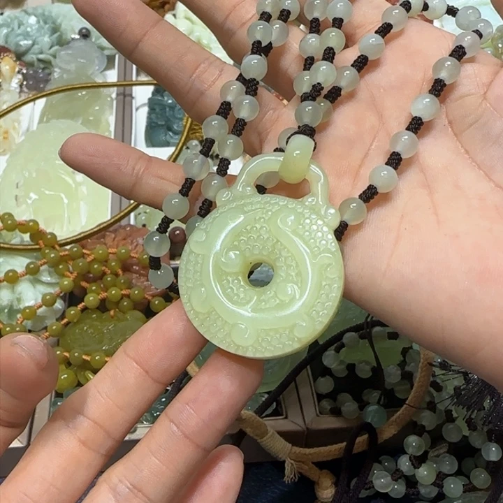 蛇纹石玉未镶嵌吊坠