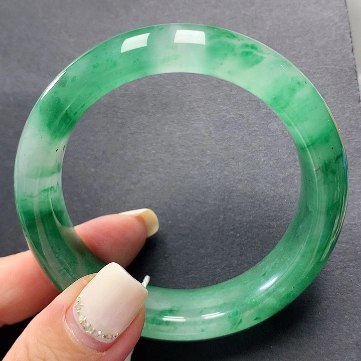 阿***琳石英质玉未镶嵌手镯