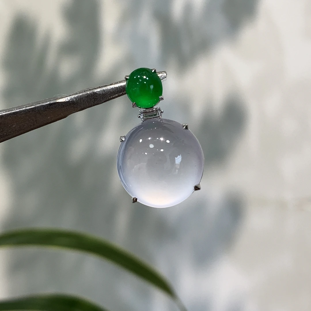 翡翠蛋面吊坠，高冰淡淡紫 正圆卡13，简约高级款，18k金镶嵌