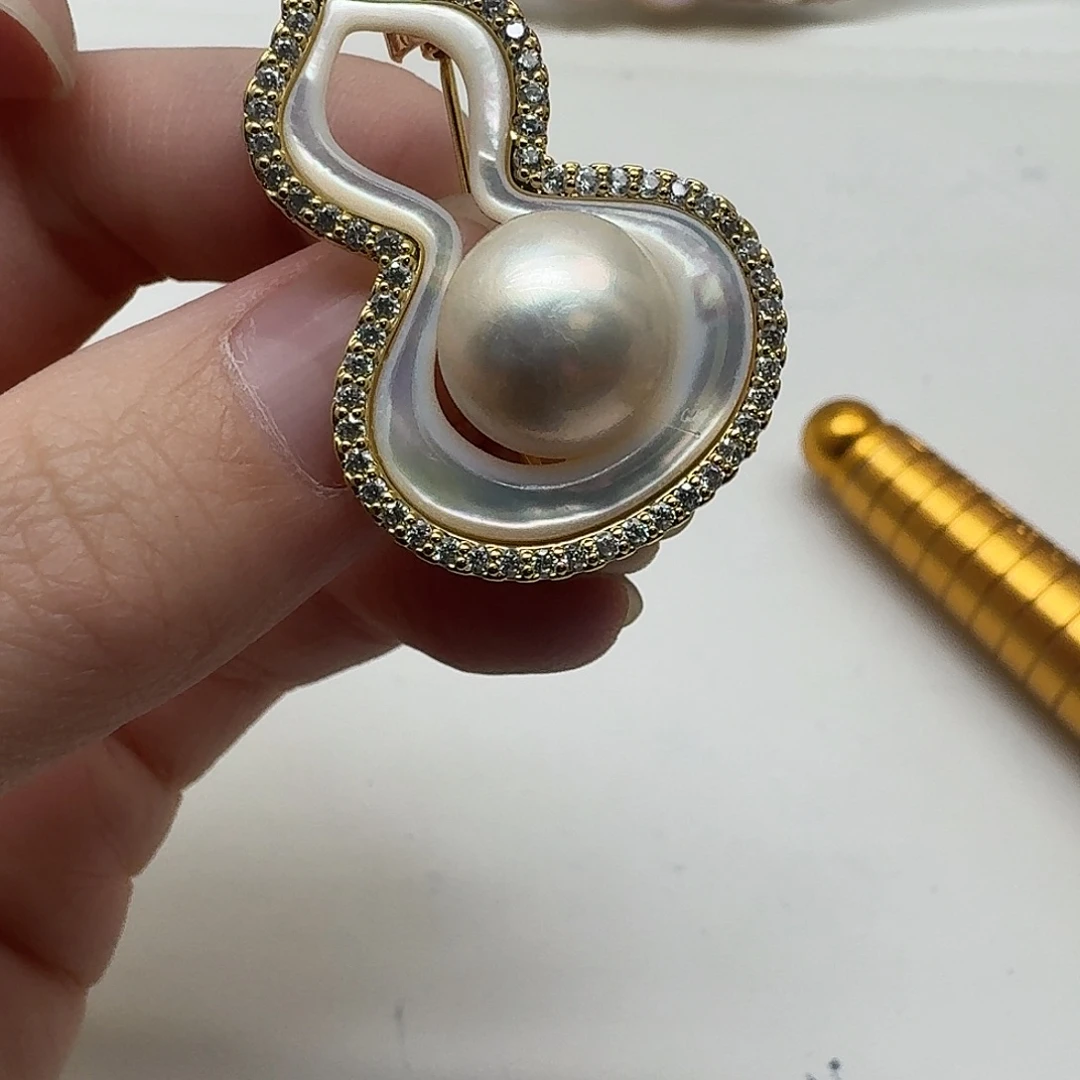 胸针拼合珍珠（马贝珠）未镶嵌