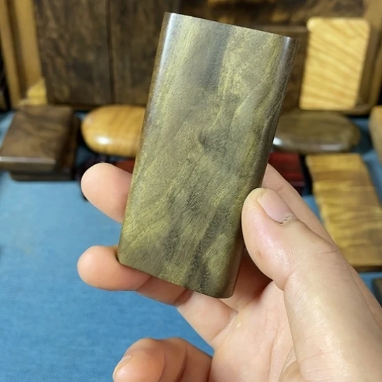 【闪购商品】隐*金丝楠阴沉木手把件