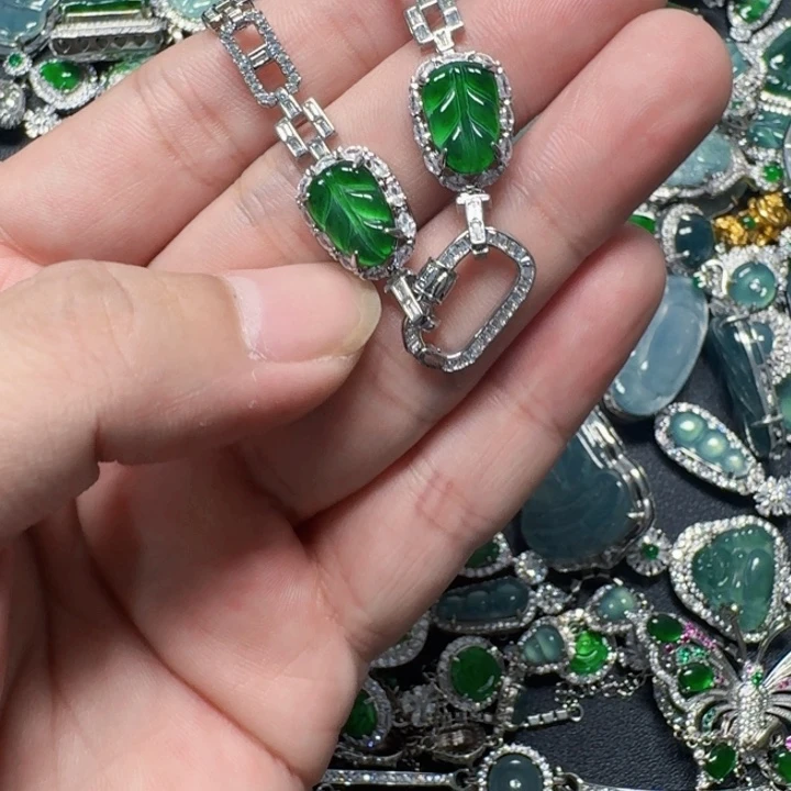 翡翠未镶嵌颈饰天然A货翡翠放漏