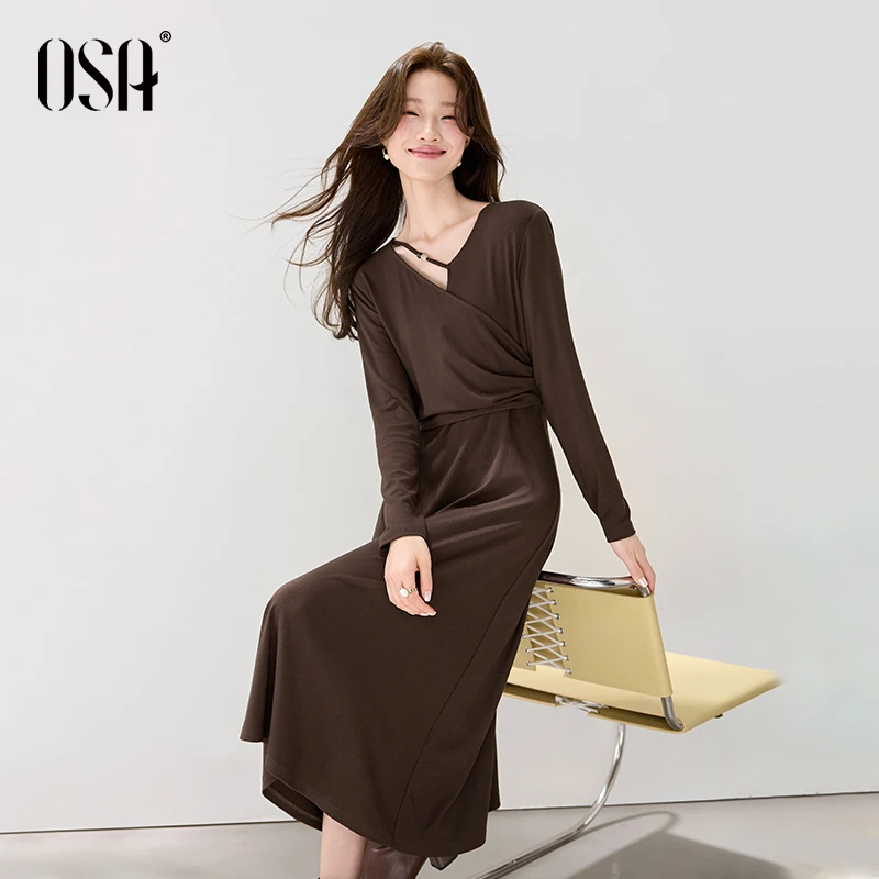 OSA可露丽棕色V领针织连衣裙女2025秋新款复古气质长裙S125C13007