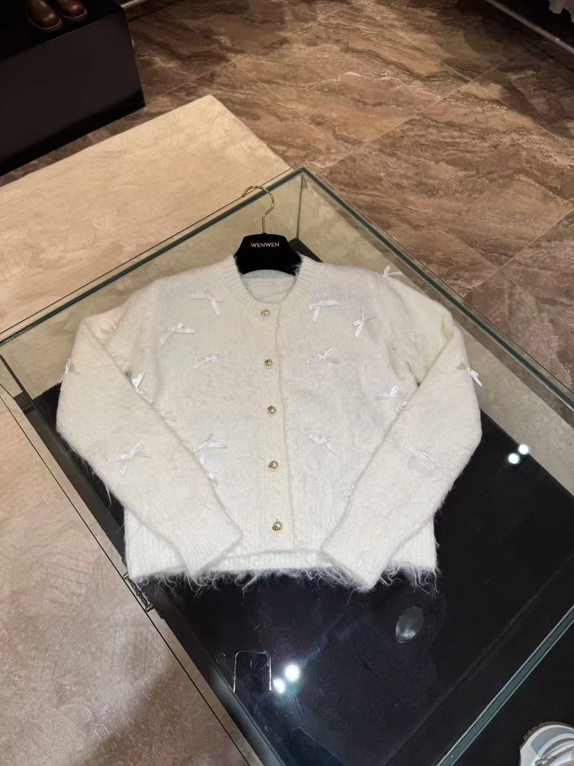 WW2024新款女士时尚圆领秋冬三色针织毛衣