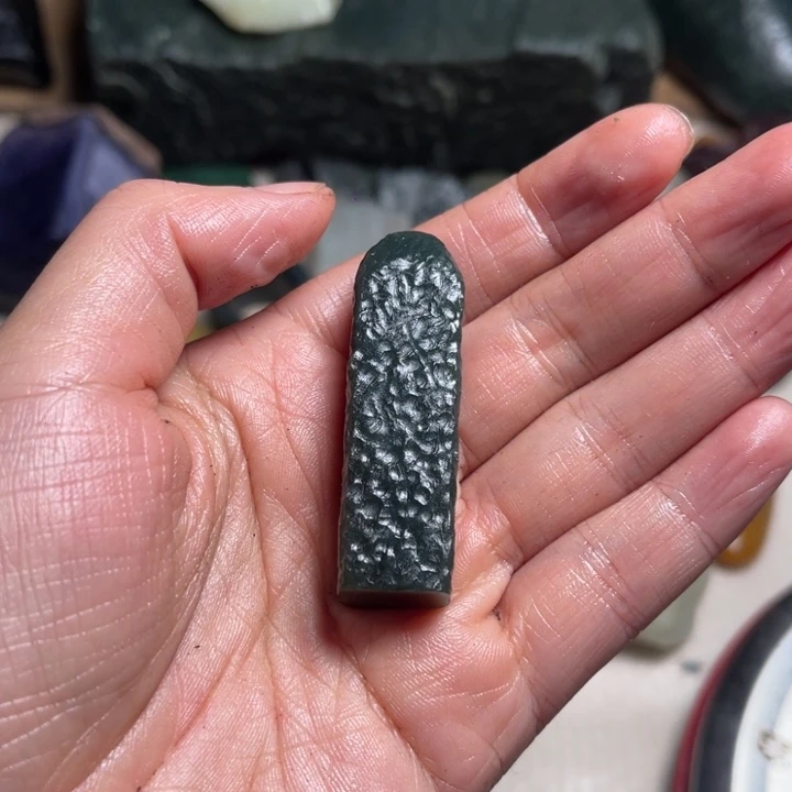 玉新疆戈壁黑青吊坠