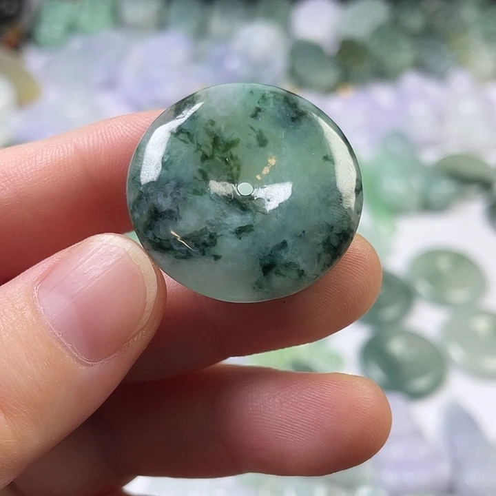 翡翠未镶嵌颈饰平安扣