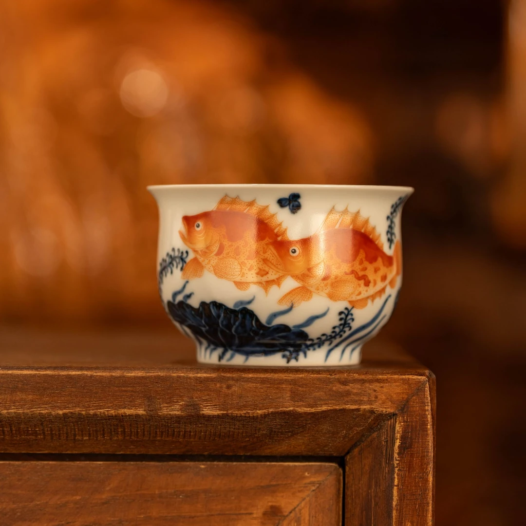 【酉瓷窑】矾红鱼藻杯纯手工釉下青花瓷景德镇陶瓷茶器主人杯