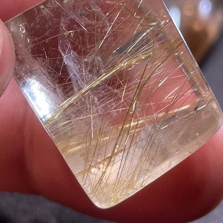 幽***，颈饰未镶嵌发晶钛晶