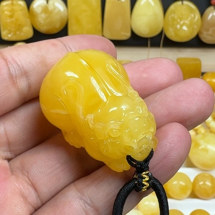 蜜蜡未镶嵌颈饰貔貅吊坠