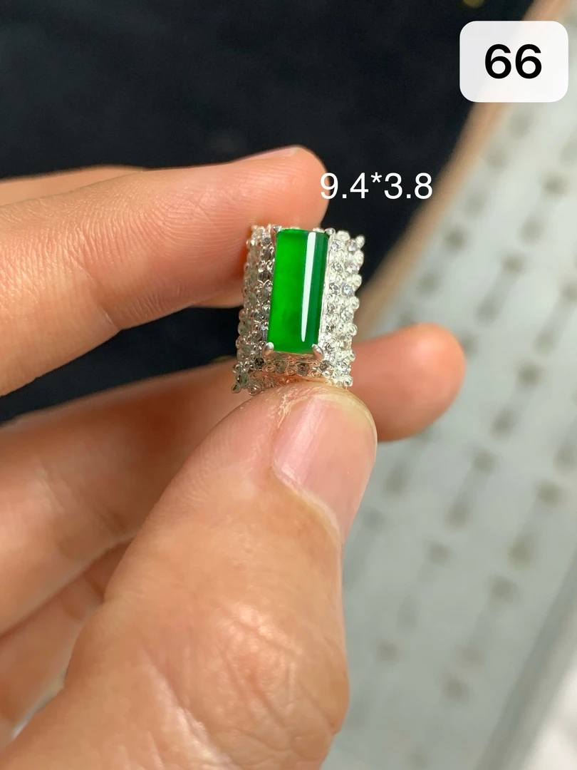 缅甸天然翡翠A货铜托镶嵌