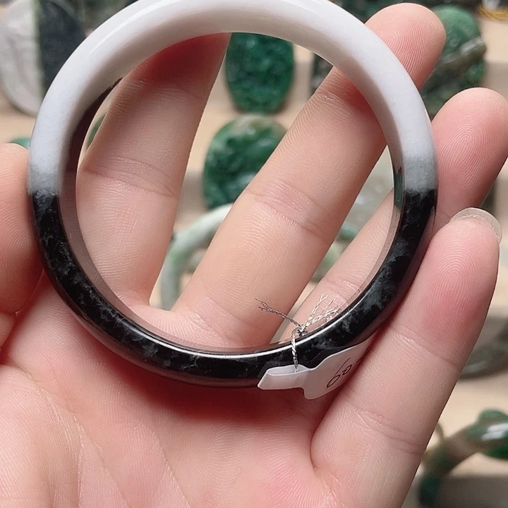 未镶嵌独山玉手镯