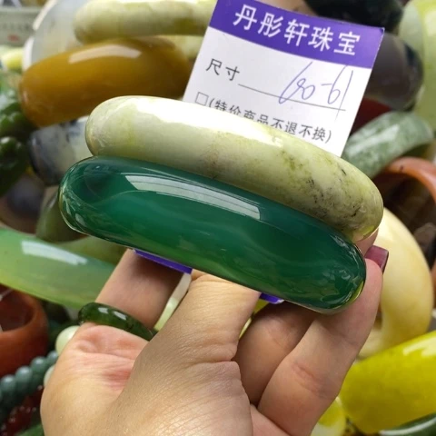 蛇纹石玉手镯未镶嵌
