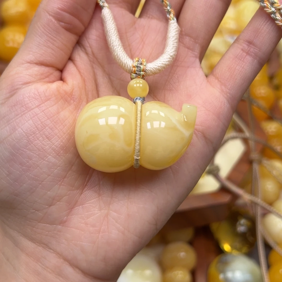 琥珀未镶嵌颈饰蜜蜡