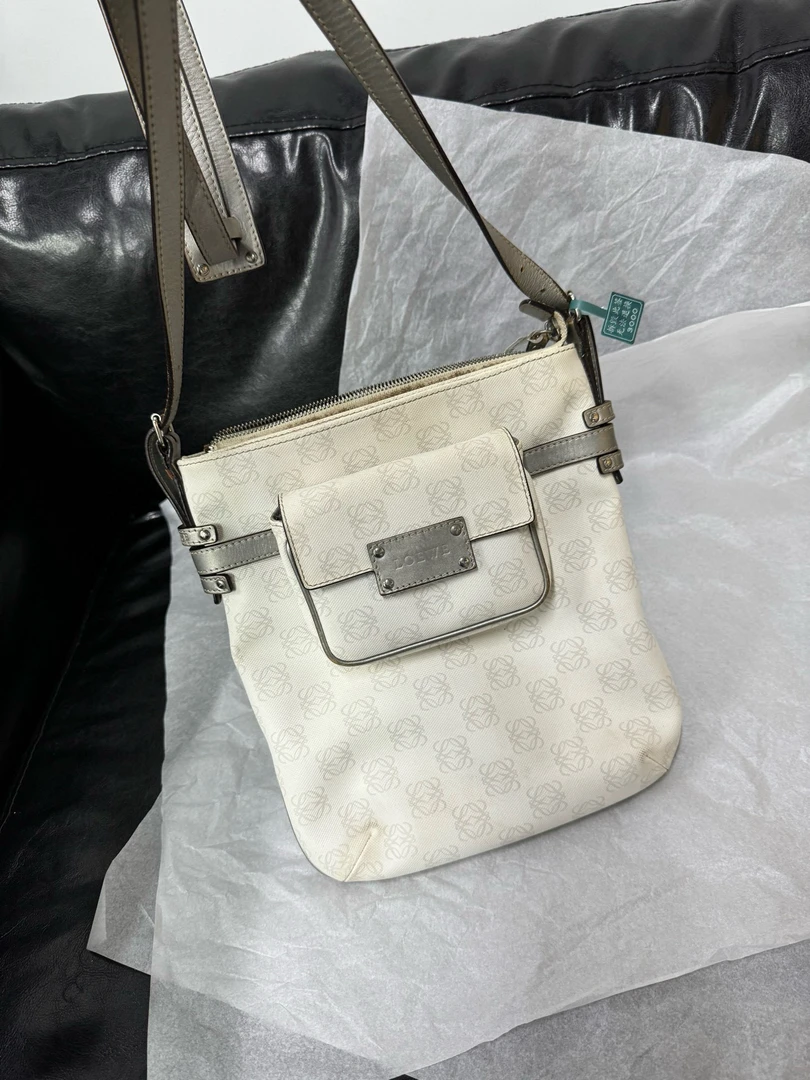 95新 LOEWE/罗意威 罗意威 白色老花斜挎包