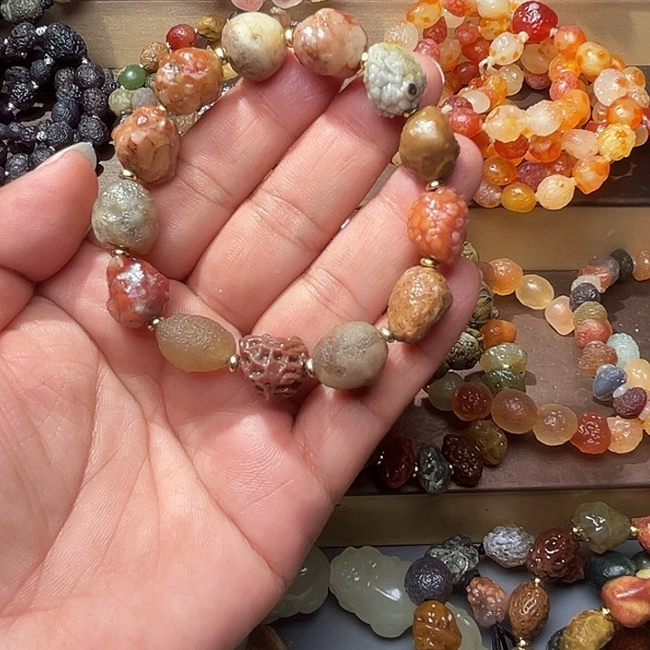 陈****阿拉善彩玛瑙手串