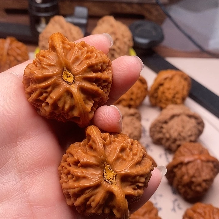 文玩核桃吊坠宫灯