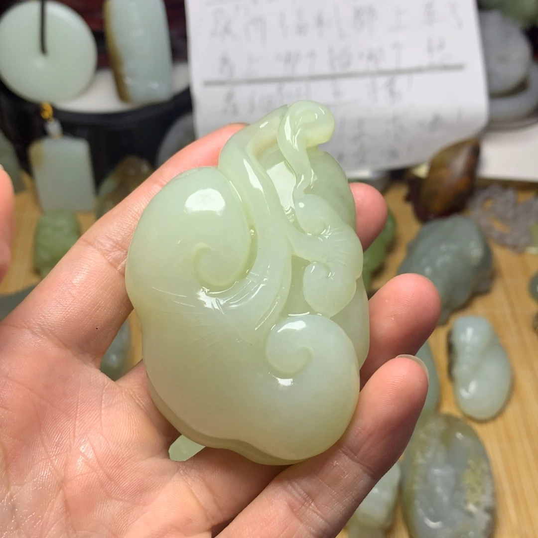 和田玉未镶嵌把件