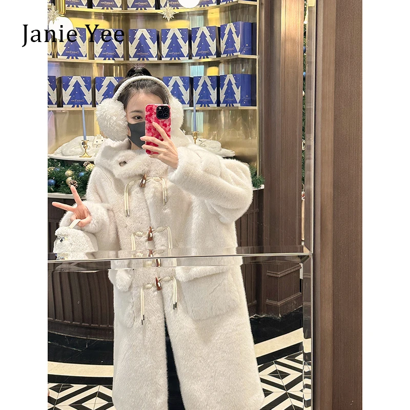 Janie Yee"毛毛牛角扣"加厚保暖连帽减龄环保毛大衣外套女23A0789
