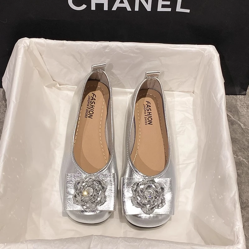 法式平底配裙子单鞋女2025新款夏季软底不累脚瓢鞋水钻花朵豆豆鞋