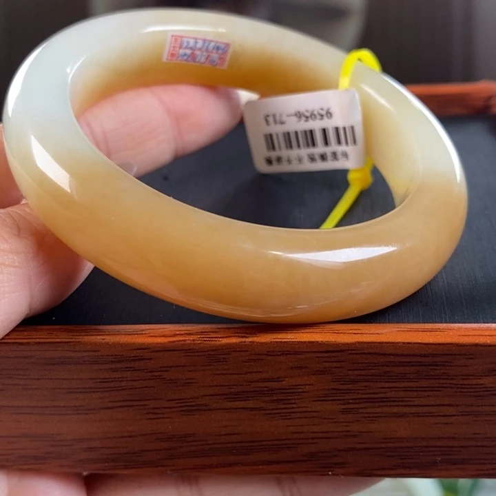 和田玉手镯未镶嵌且末糖5556