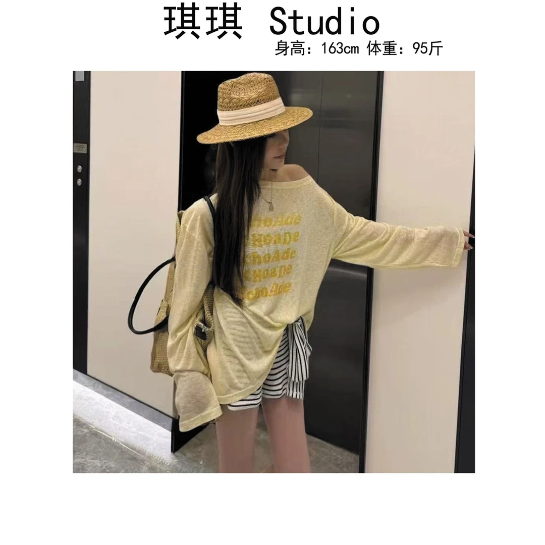 《琪琪家》夏季新款潮流气质时尚拼色字母斜肩舒适防晒上衣7133-Y