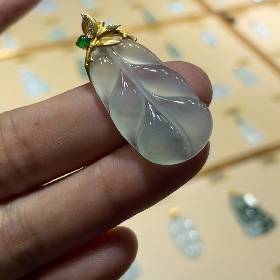 颈饰18K金镶嵌翡翠