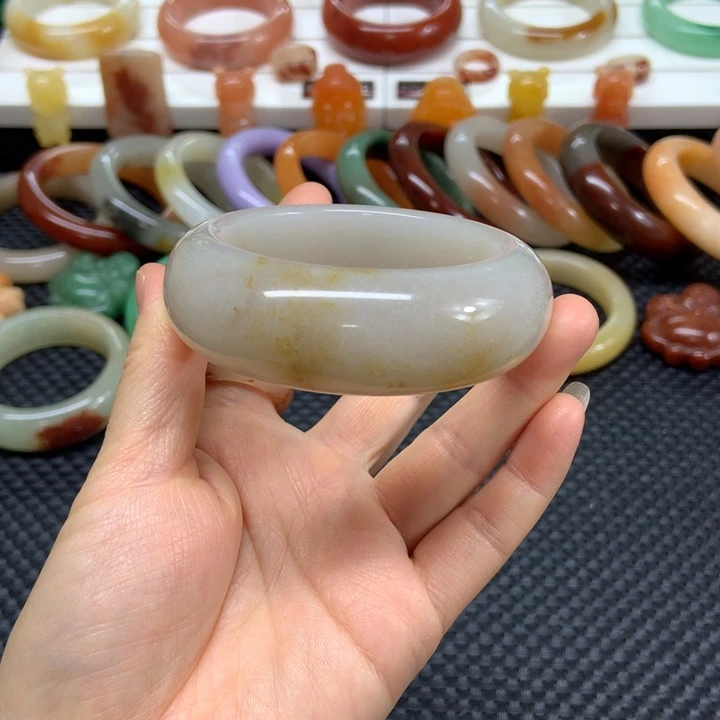 石英质玉未镶嵌手镯