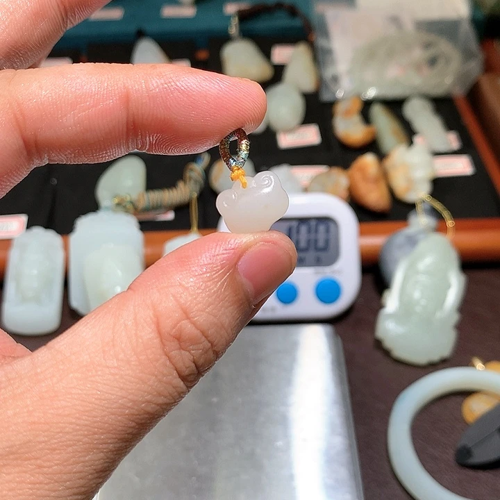 和田玉未镶嵌颈饰A***?