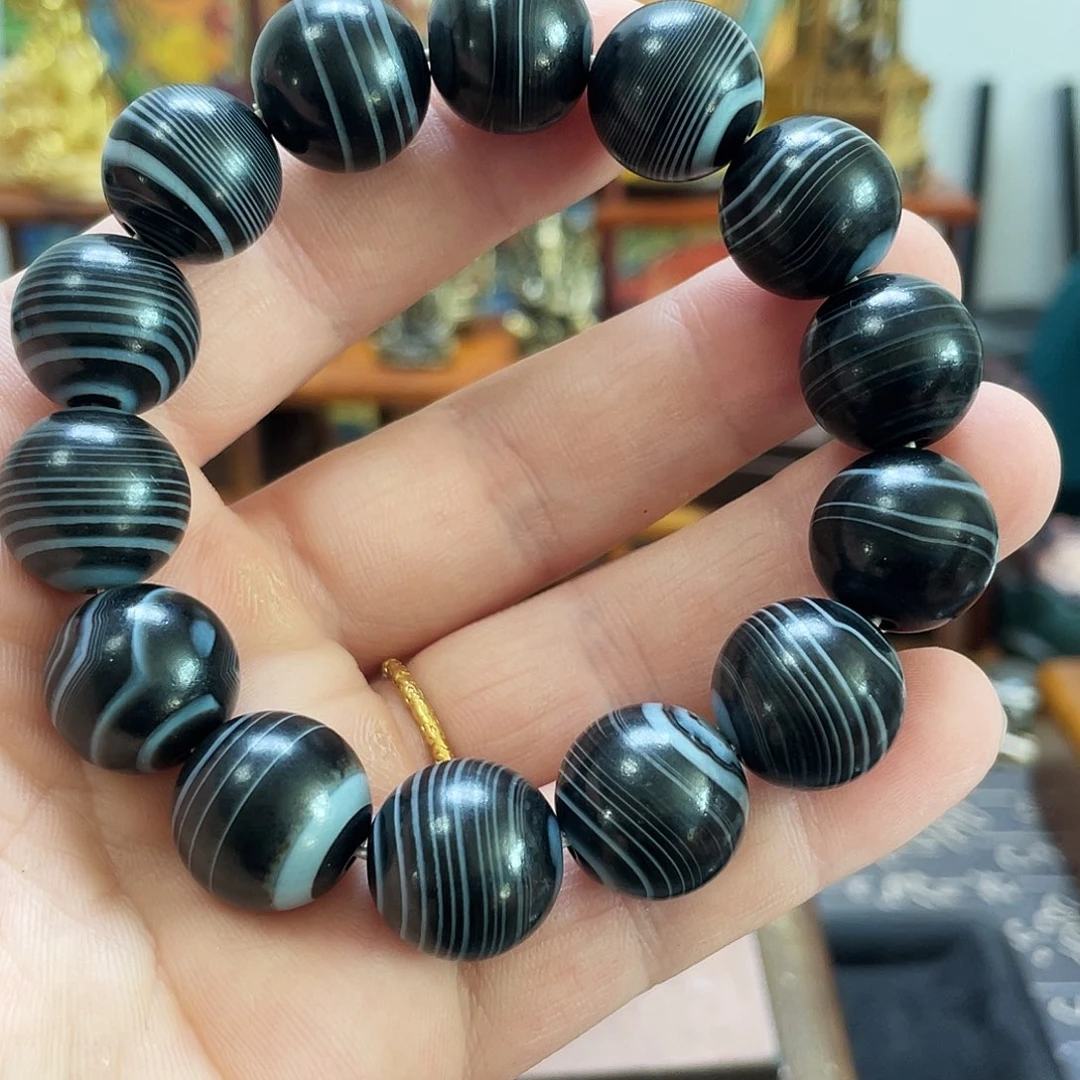 未镶嵌多样性发一件玛瑙/玉髓