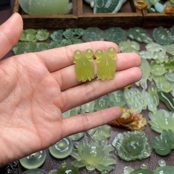 合金蛇纹石玉颈饰