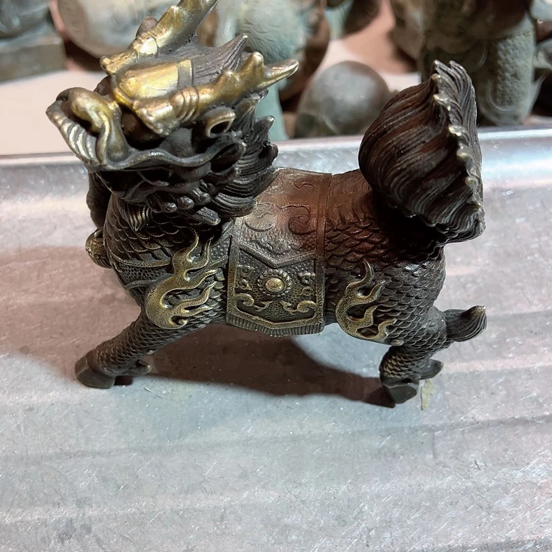 刘*臭黄铜摆件工艺品，