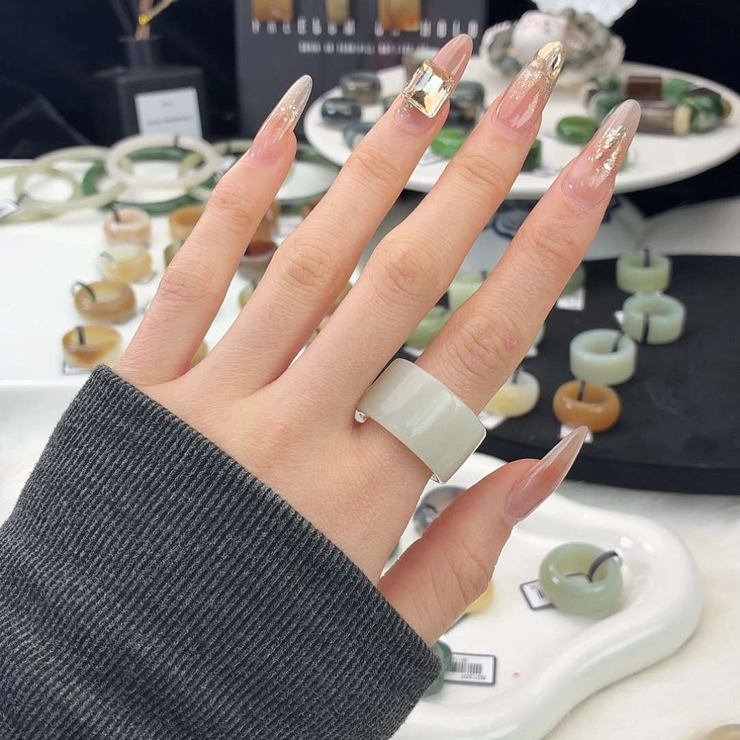 耳***耳和田玉（糖玉）未镶嵌戒指j231俄白直切18.2