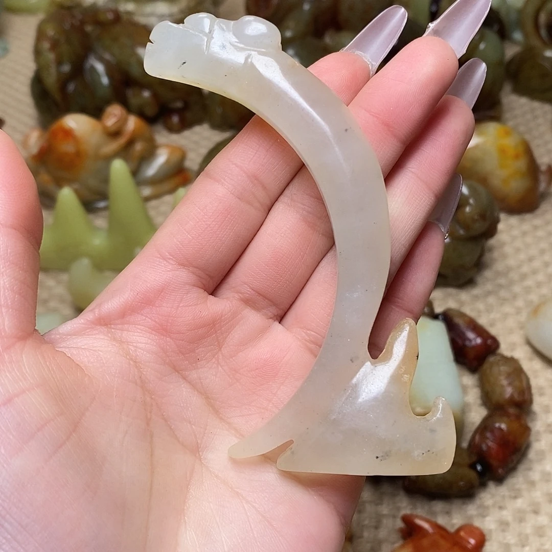 蛇纹石玉足铂镶嵌颈饰