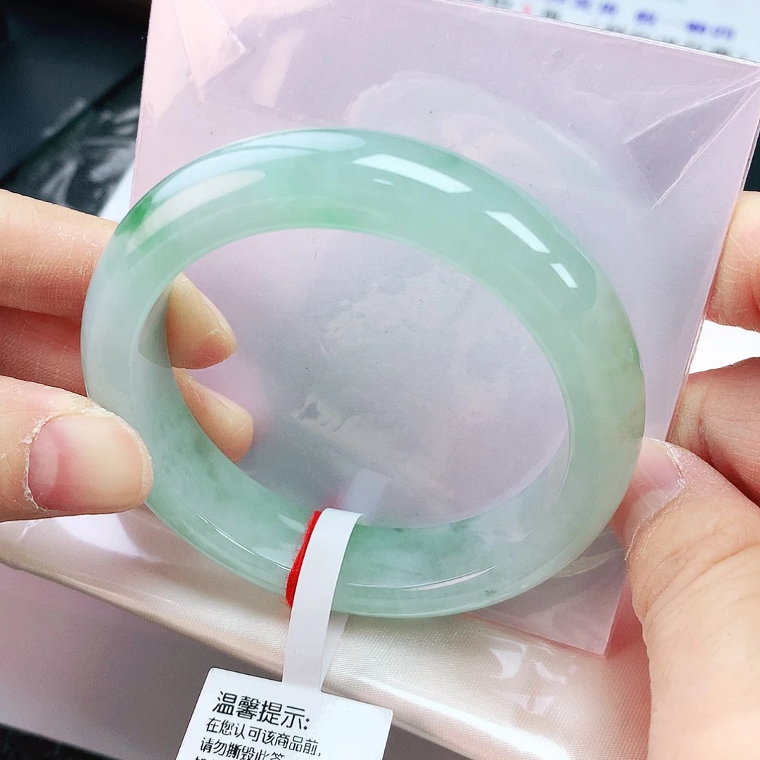 翡翠手镯未镶嵌53圈